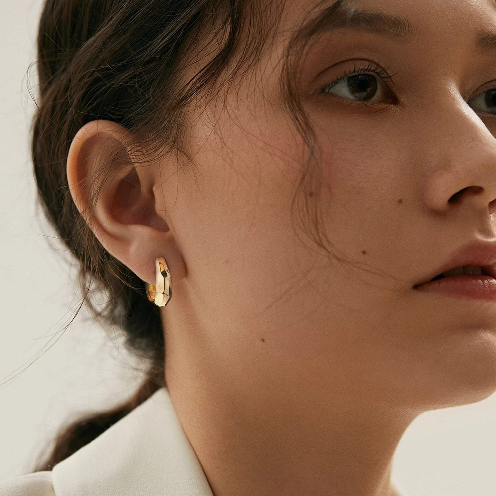 9 Pairs Geometric C-Shaped Non-Pierced Ear Clips Minimalist Hollow Electroplated Alloy Ear Cuffs Painless Fashion Accessory for Local Women